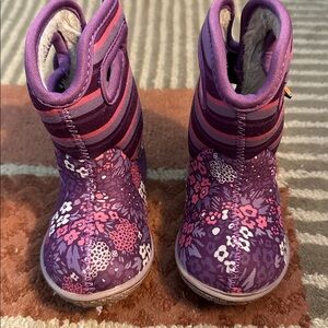 Bogs Purple and Pink floral toddler snow boots